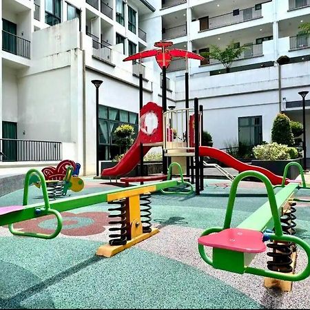 Hello Kitty Homestay - Cameron Highlands - Spacious Studio - Perfect For Families - Sleeps 4 And Baby タナ・ラタ エクステリア 写真